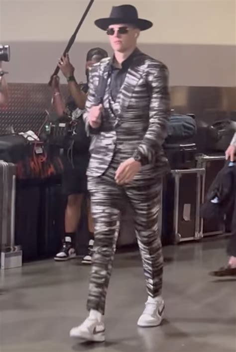 joe burrow super bowl outfit